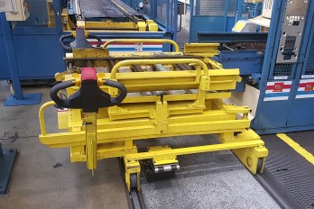 The transfer carriage or carousel can easily be powered to ensure repetitive motions. This example is fitted with 2 external batteries to allow for continuous use.